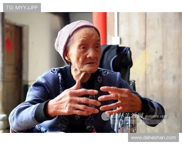 奶奶的陪伴与教导成就了足球明星的辉煌人生